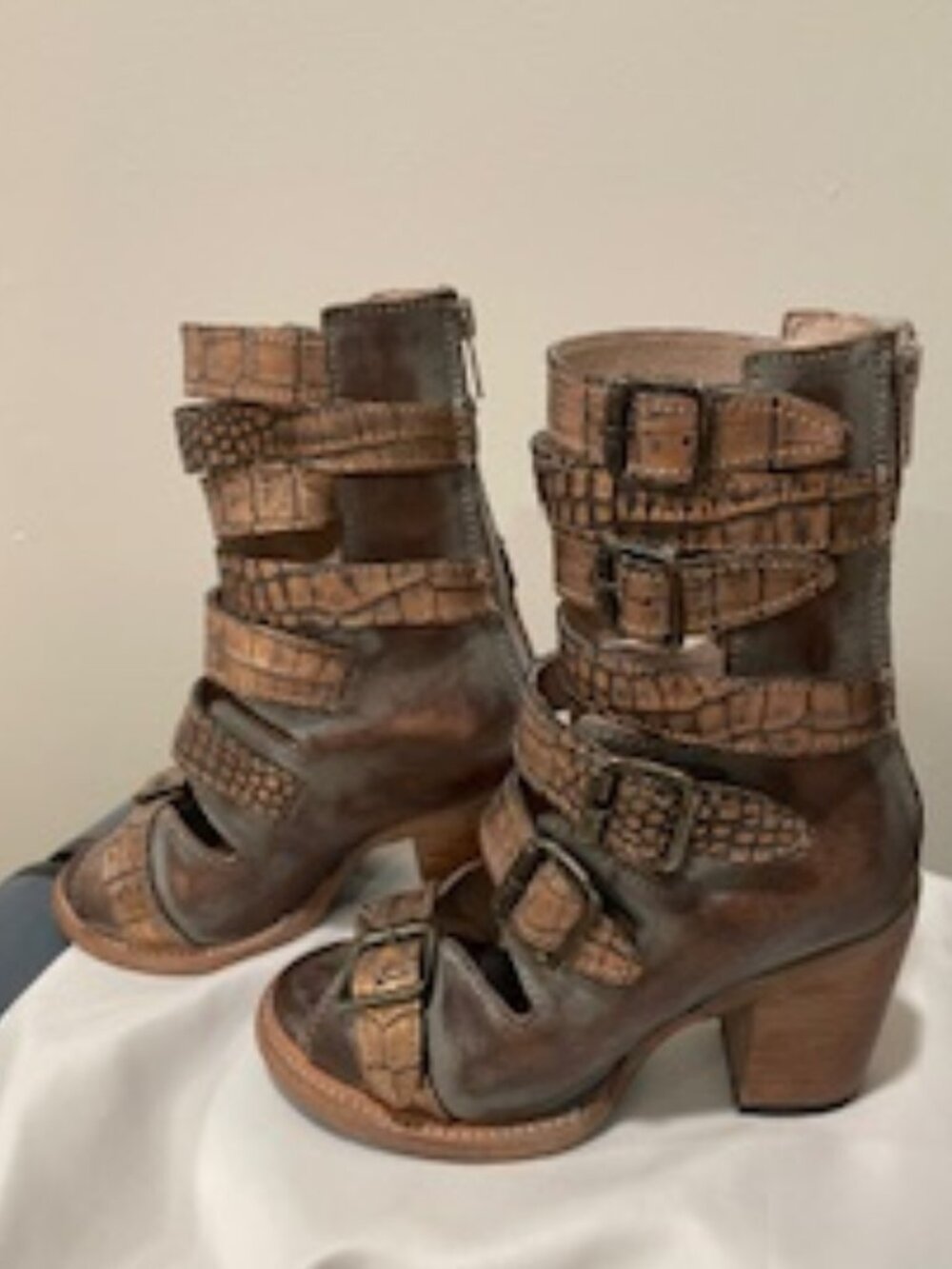 FREEBIRD Bond Gladiator Boots Blush Multi Croc Leather Size 5 Rare